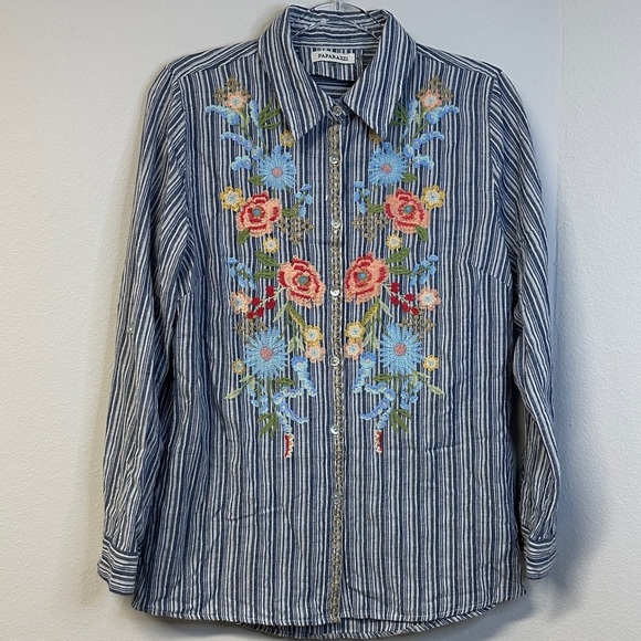 Paparazzi Tops - Paparazzi Floral Embroidered Button Up Blouse Women's Size M EUC